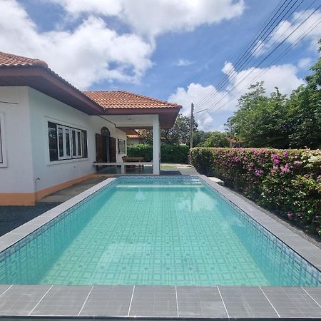 Mae Rampung Beach House Pool Villa Rayong Exterior photo